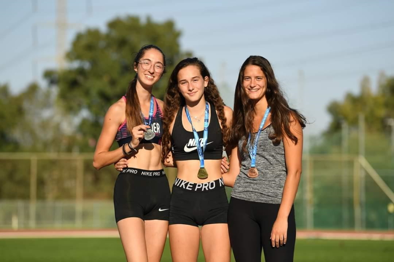 זוכות במועדון האתלטיקה המקומי
