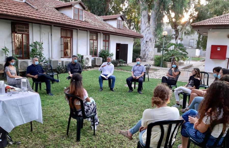 ראש העיר בפגישתו עם נציגות התלמידות בתיכונים