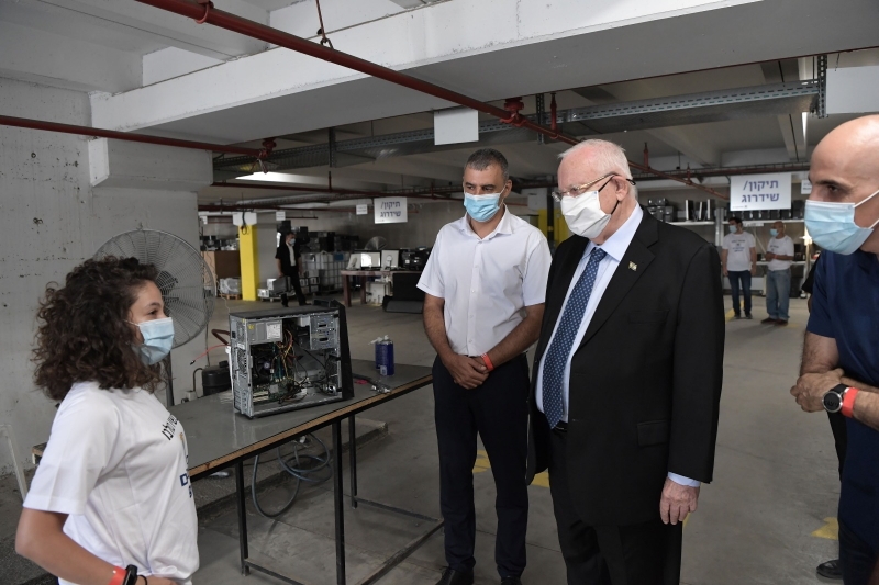 ביקור נשיא המדינה במעבדת "מתחשבים" בכפר סבא