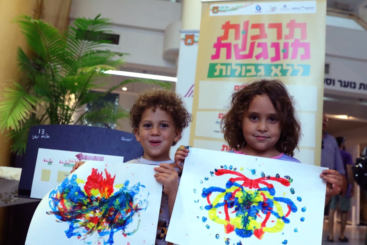 ילדים מציירים בפסטיבל תרבות מונגשת בסוכות 2019