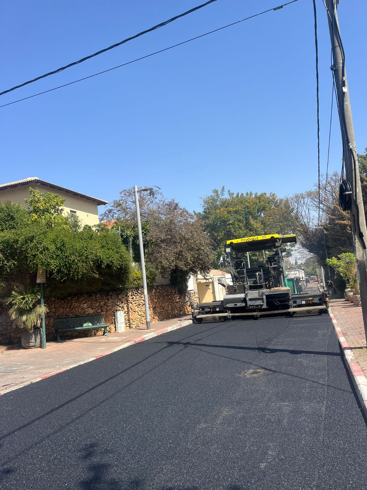 עבודות קרצוף וריבוד ברחובות טרומפלדור וסירקין בכפר סבא