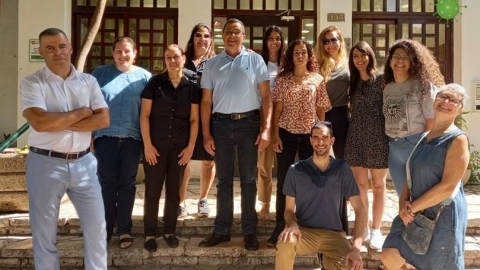 ראש העיר עם צוות החקירות האפידמיולוגיות העירוני