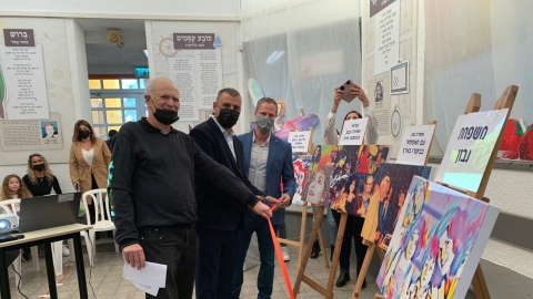 מעמד פתיחת התערוכה להנצחתה של אופירה נבון בהשתתפות ראש העיר רפי סער