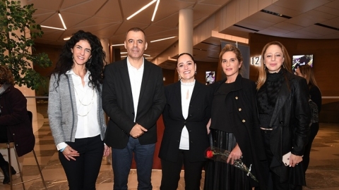 ראש העיר רפי סער עם חברות מועצת הנשים כפר סבא