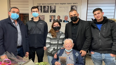 מוטי גובר בטקס ההוקרה לכבודו שנערך בלשכת ראש העיר כפר סבא