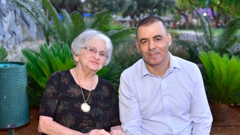 טובה גלר עם ראש העיר רפי סער