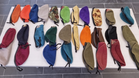 כומתות חיילים של צה"ל במגוון צבעים 