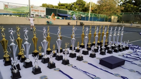 גביעי הזכייה באליפות הטניס של בתי הספר היסודיים וחטיבות הביניים בכפר סבא