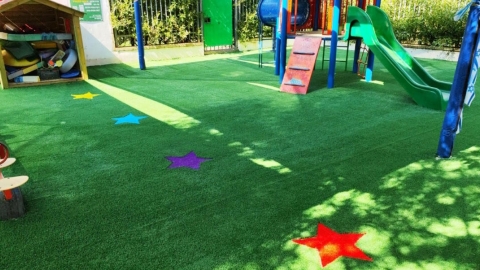 שדרוג חצרות גנים קינמון וחסידה