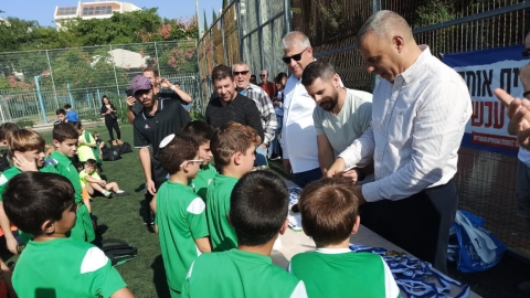 טקס חלוקת גביעים לתלמידי בתי הספר בטורניר הקט רגל בכפר סבא 