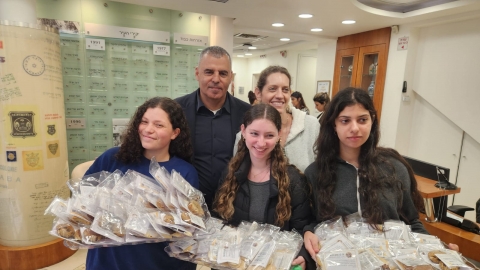 משלחת תיכון אורט שפירא עם ראש העיר רפי סער