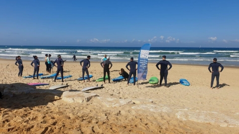 קבוצת הגלישה של משוחררי המילואים מכפר סבא בפעילות ימית