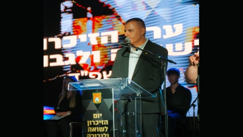 ראש העיר רפי סער בעצרת הזיכרון ליום השואה והגבורה בכפר סבא