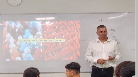 ראש העיר רפי סער במהלך ביקור בחטיבת שזר בכפר סבא