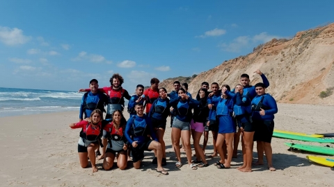 תוכנית הגל שלי לבני נוער כפר סבאיים בחוף הים