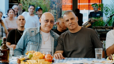 ראש העיר רפי סער וירון אילון באירוע שישי שמח בשוק כפר סבא
