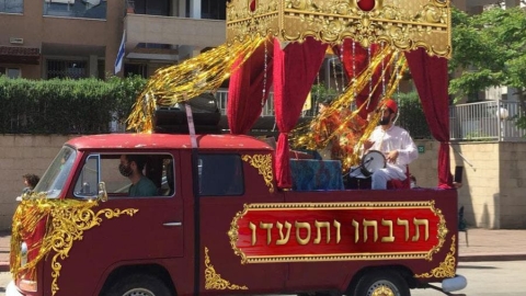 רכב מקושט לכבוד חגיגת מימונה תרבחו ותסעדו