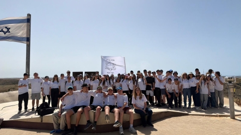 תלמידי חטיבת הביניים בר לב במהלך המסע כולם בשביל אחד