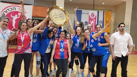 קבוצת דורה כפר סבא לאחר הניצחון באליפות המדינה