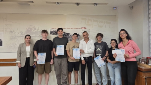 הענקת מלגות הצטיינות לתלמידי התיכון בכפר סבא
