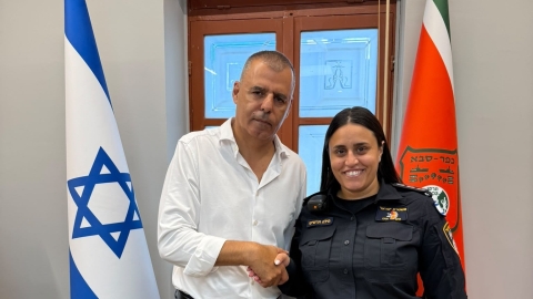 פקד הילה תרשיש וראש העיר רפי סער