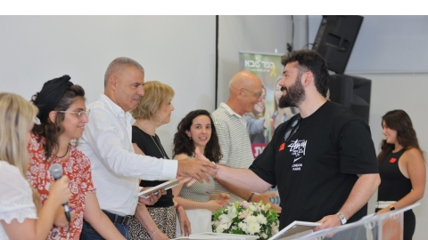 חלוקת מלגות לסטודנטים